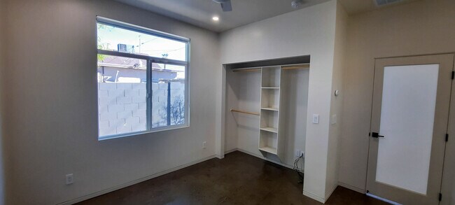 Photo - 1027 E McKinley St House