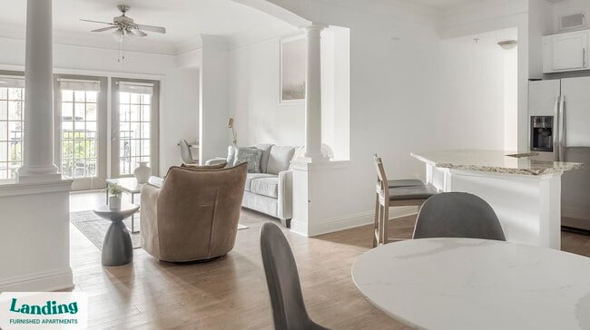 Building Photo - 925 Canterbury Rd NE