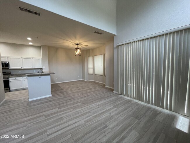 Building Photo - 16420 N Thompson Peak Pky
