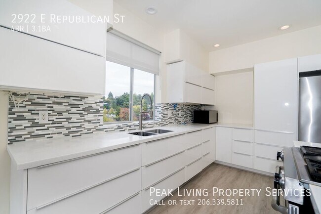 Building Photo - Madison Valley Huge 3bd/3.5ba Home!