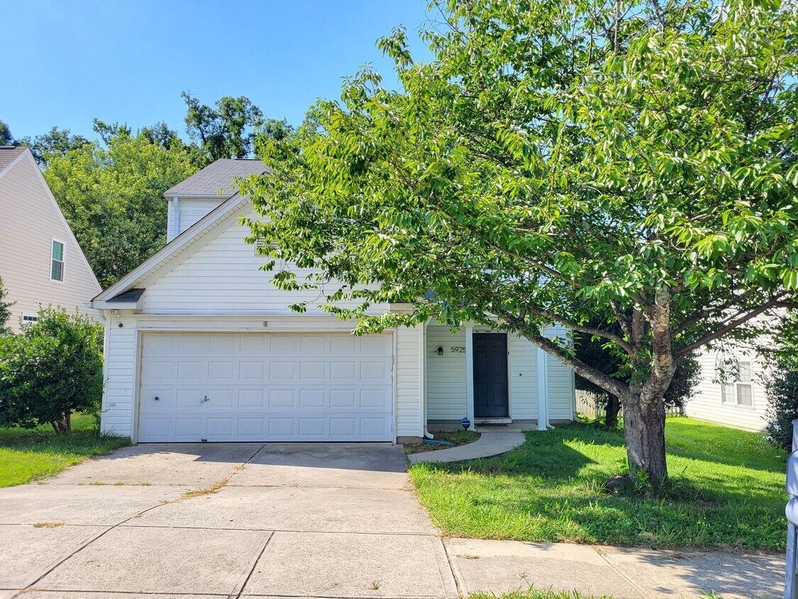 Foto principal - 3 bedroom home in Highland Creek