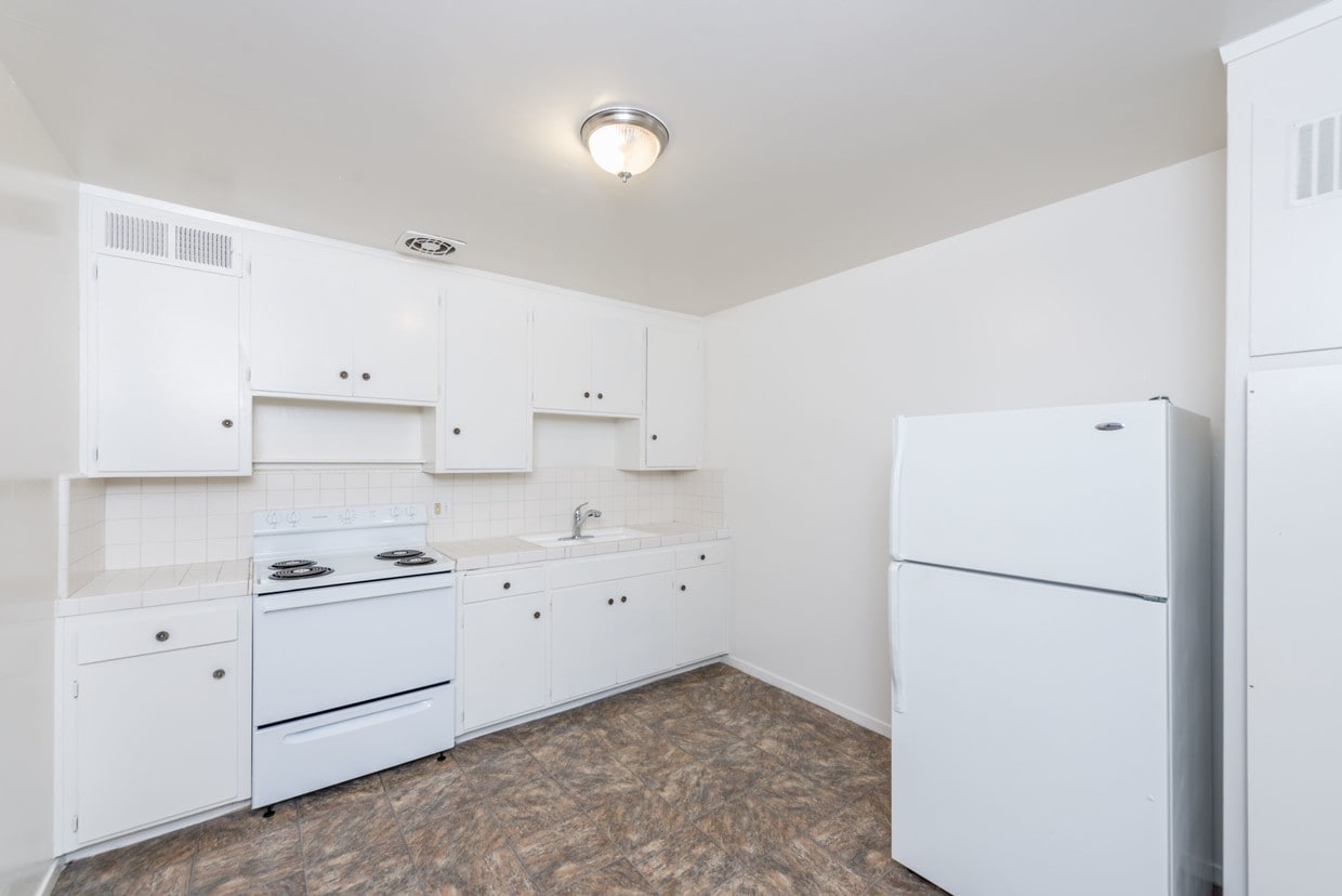 Primary Photo - 150 Pollasky Ave