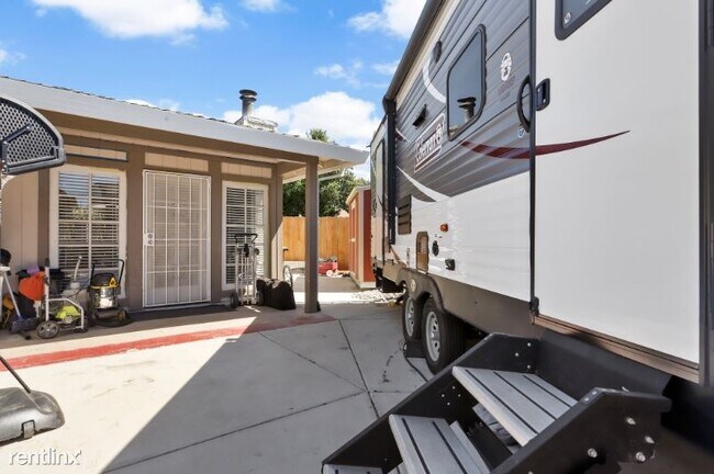 Foto del edificio - 3 br, 2 bath House - 1232 CHRISTINE CT