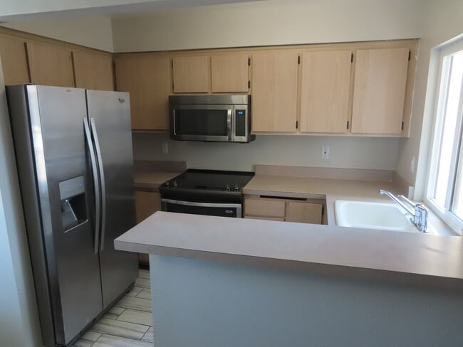Building Photo - Renovated, upstairs one bedroom condo in M...