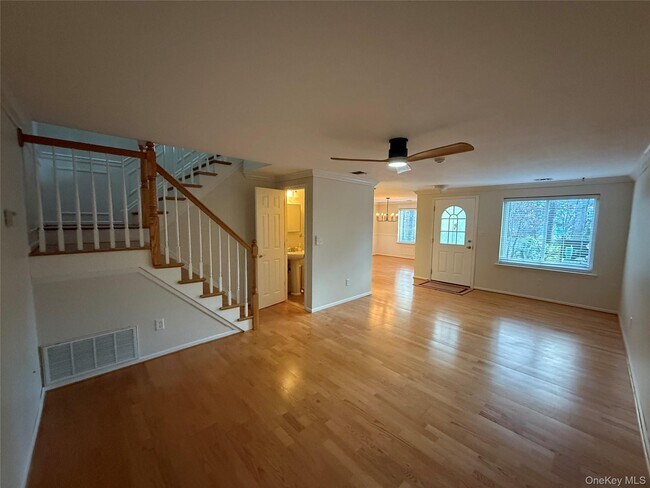 Foto del edificio - 586 Blue Ridge Dr