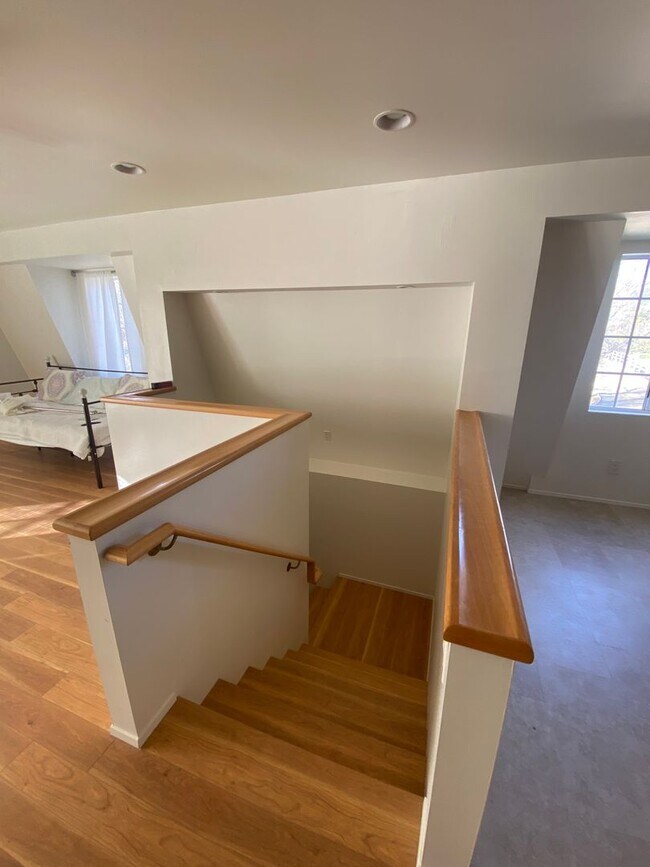 Building Photo - Great horse property in Del Luz!