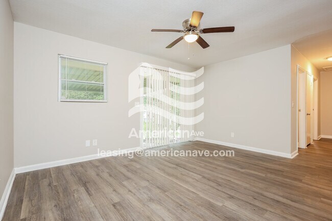 Foto del edificio - 1439 Chalbena Ave