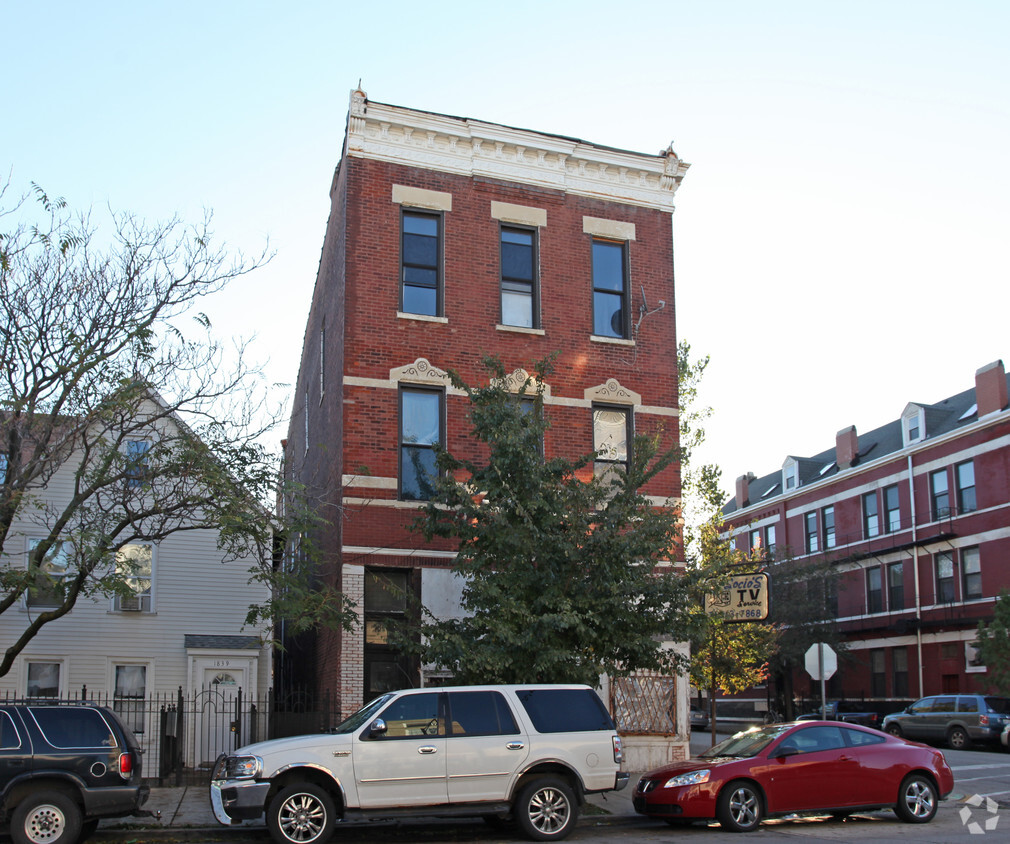 Building Photo - 1843 S Racine Ave