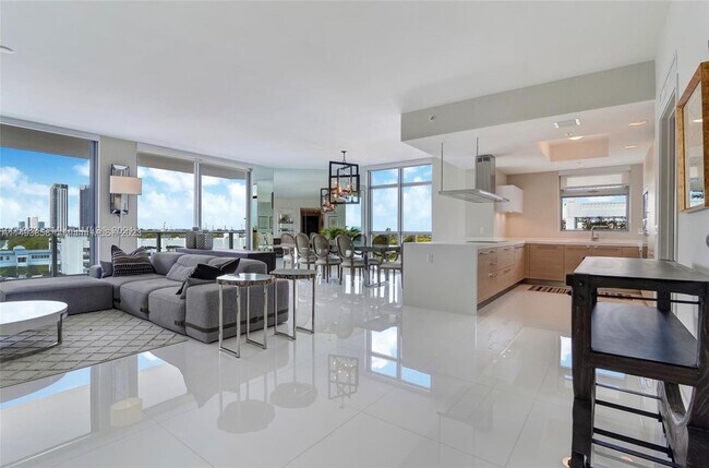 Building Photo - 17301 Biscayne Blvd