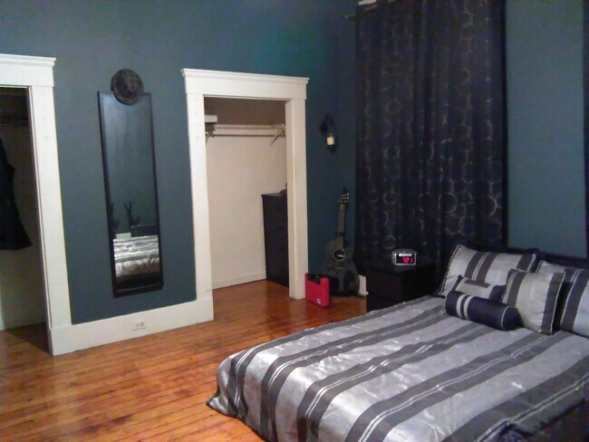 Building Photo - 1344 Main St