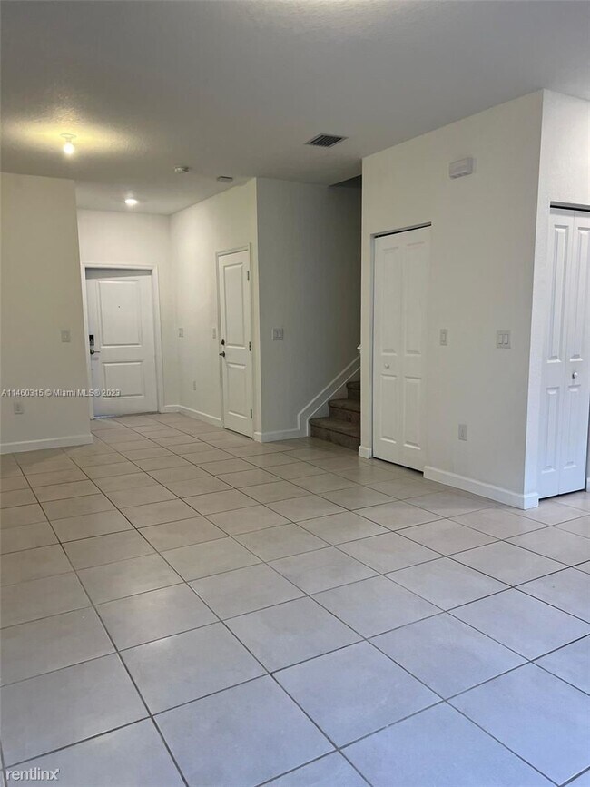 Foto del edificio - 3 br, 2.5 bath Townhome - 399 NE 211th Ter