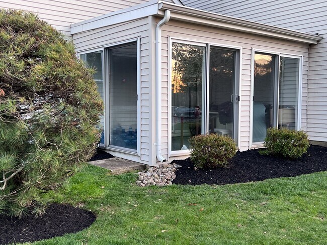 Foto del edificio - 655C Yale Way