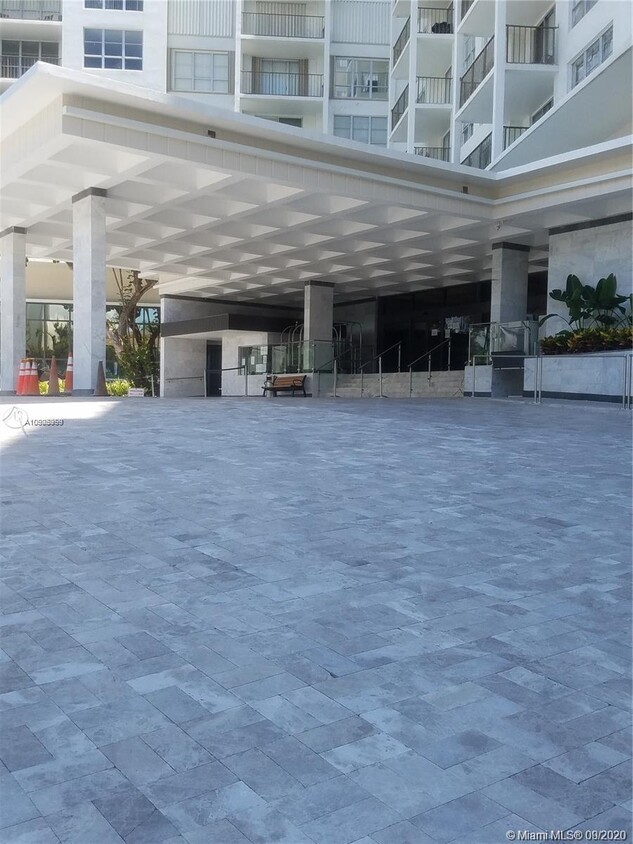 Foto del edificio - 4101 Pine Tree Dr