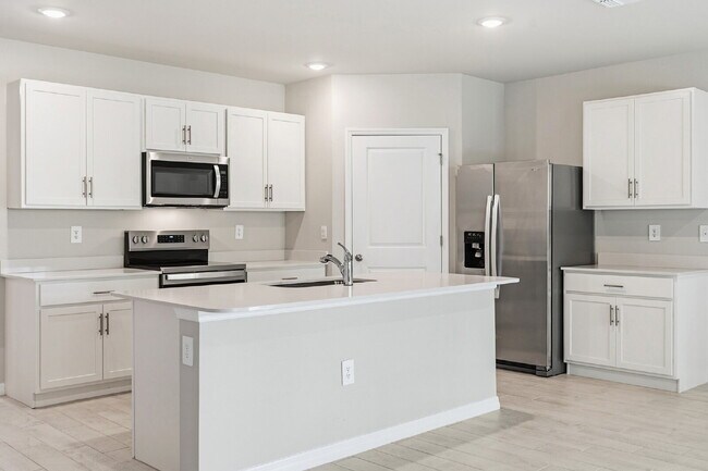 Foto del edificio - "Spacious 4-Bedroom Gem with 2 Full Baths in Charming Punta Gorda Oasis!"