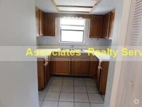 Building Photo - 1404 SW 42nd St