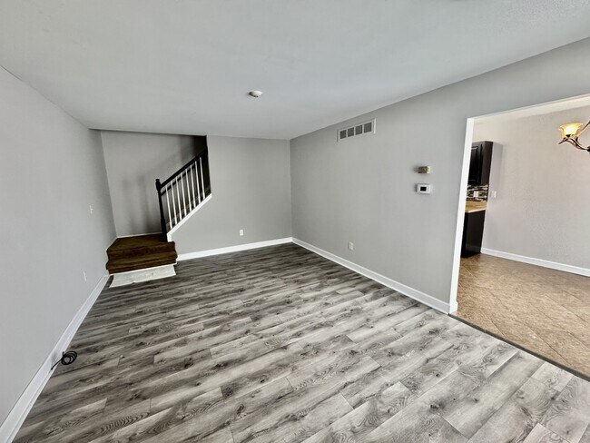 Building Photo - 41070 Southwind Dr