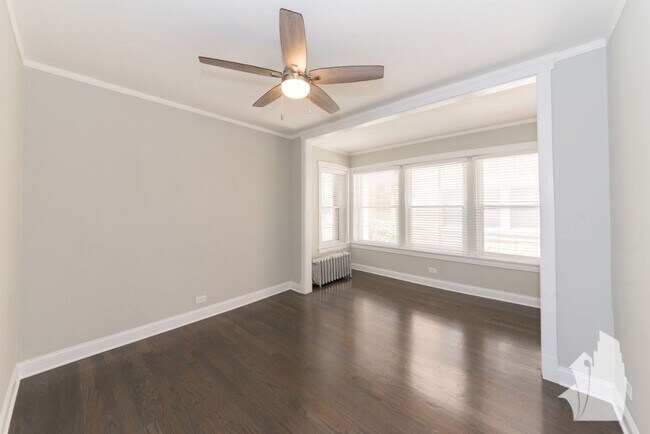 Building Photo - 5045 N Damen Ave