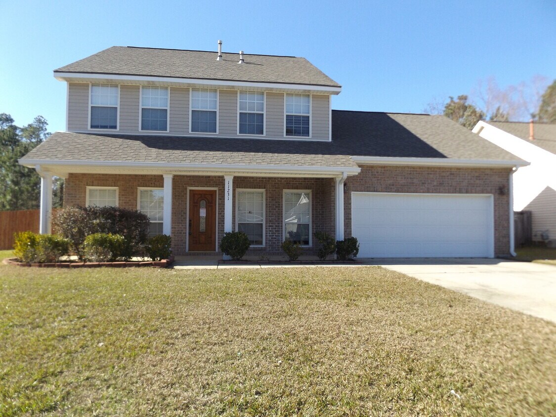 Primary Photo - Spacious 4 bedroom with BONUS Room