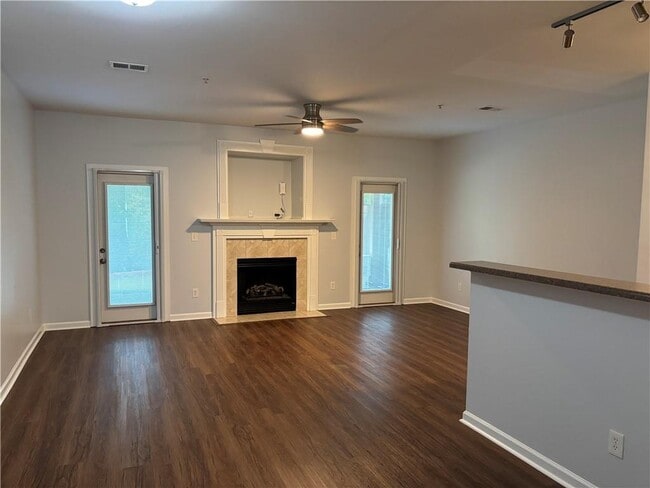 Building Photo - 121 Riverwatch Ct