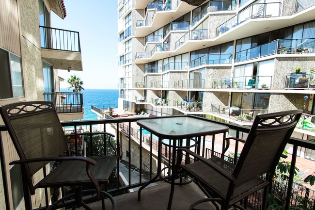 Balcony with Ocean View! - 535 Esplanade