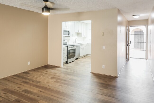 Foto del edificio - 2522 Clairemont Dr