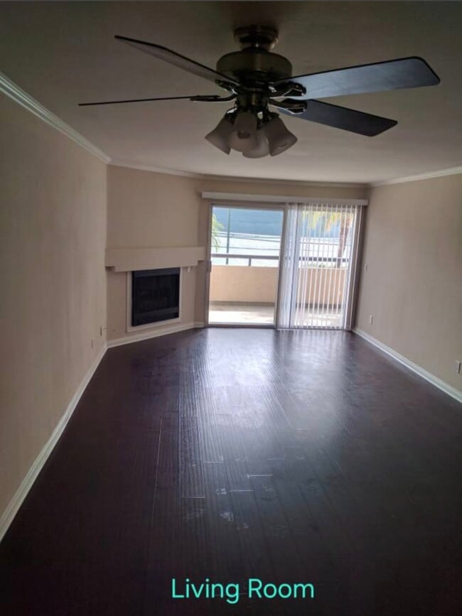 Building Photo - 5565 Canoga Ave