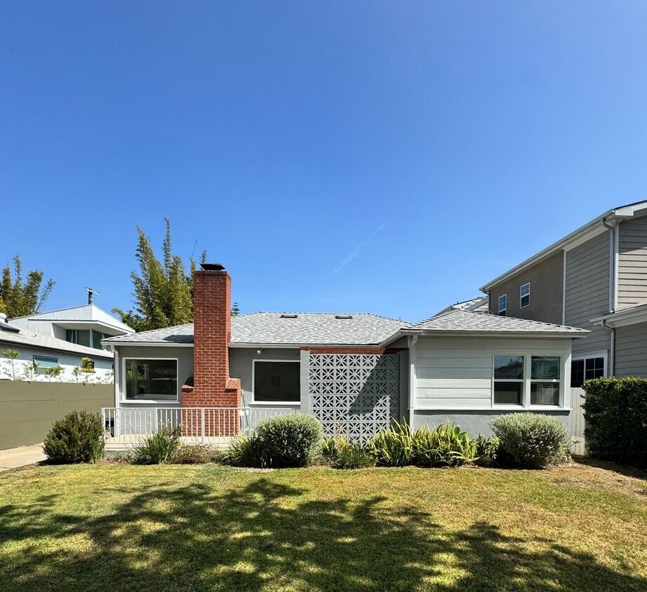 Primary Photo - 12556 Everglade St