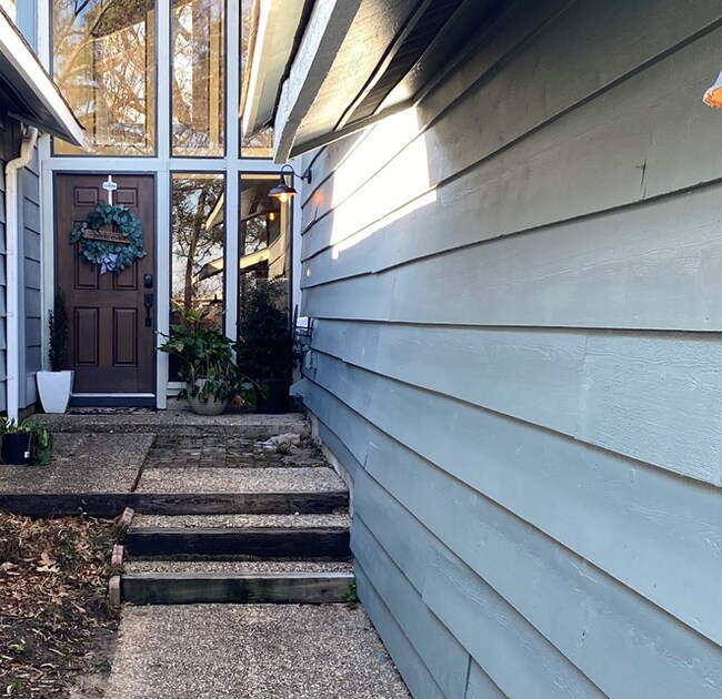 Building Photo - 1812 Willow Point Dr