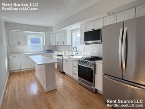 Building Photo - 52 Cotting St
