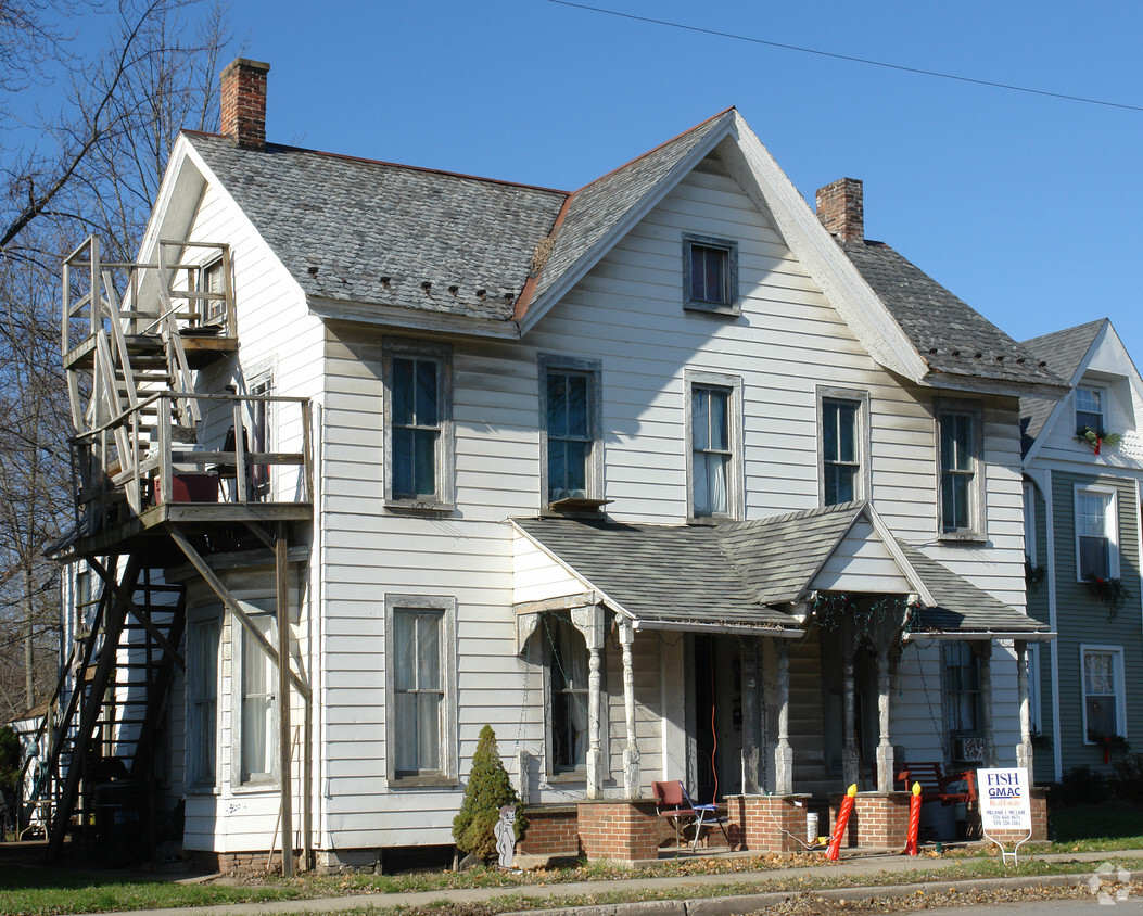 Building Photo - 243 N Main St