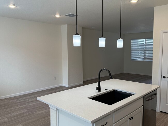 Foto del edificio - Gorgeous New Construction 4 bedroom Townhome