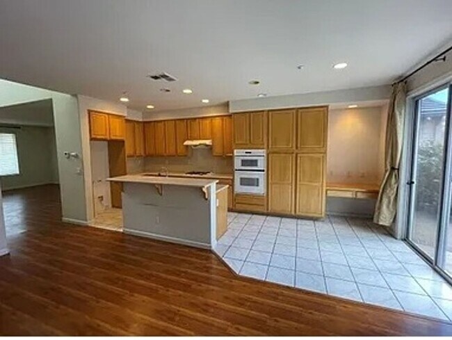 Foto del edificio - $4830 -- Stunning 4-Bedroom Home in Desira...