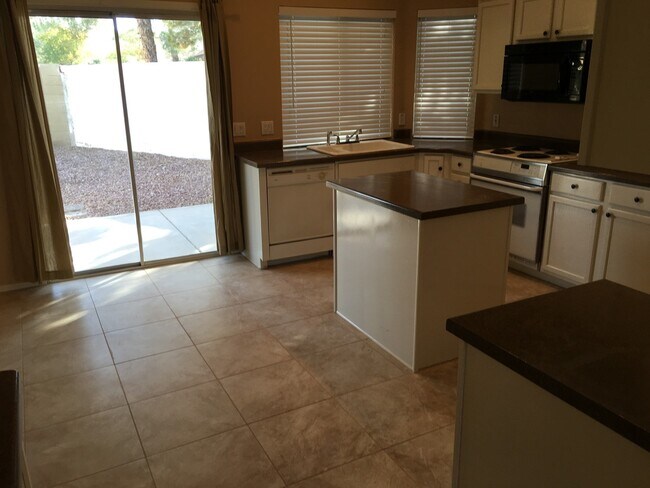 Foto del edificio - **GORGEOUS 3br/2ba/2garage HOUSE (GREENFIE...