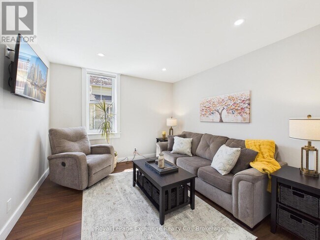 Photo du bâtiment - 953 Queen St