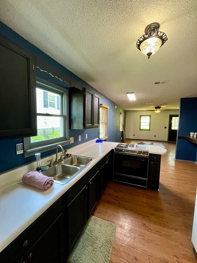Foto del edificio - 904 Springfield Rd