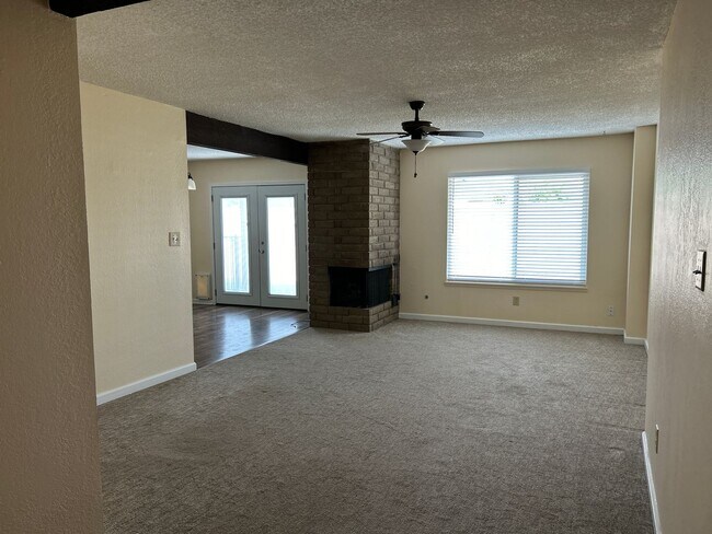 Foto del edificio - Charming and Close to Dining, Shopping, Gym, Theater