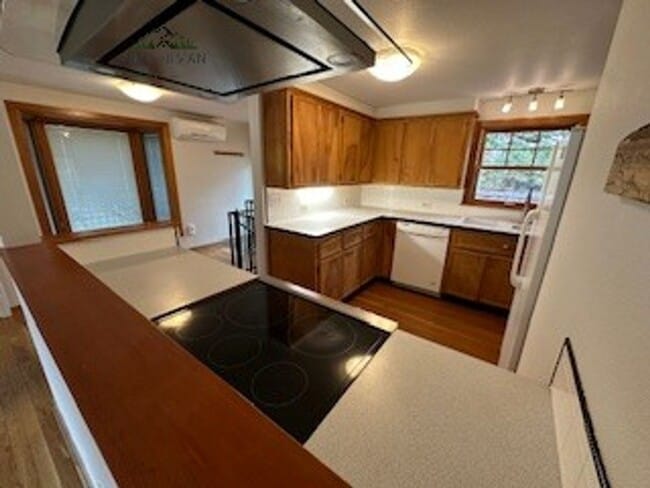Building Photo - Charming 2 bed 2 bath home in Eugene