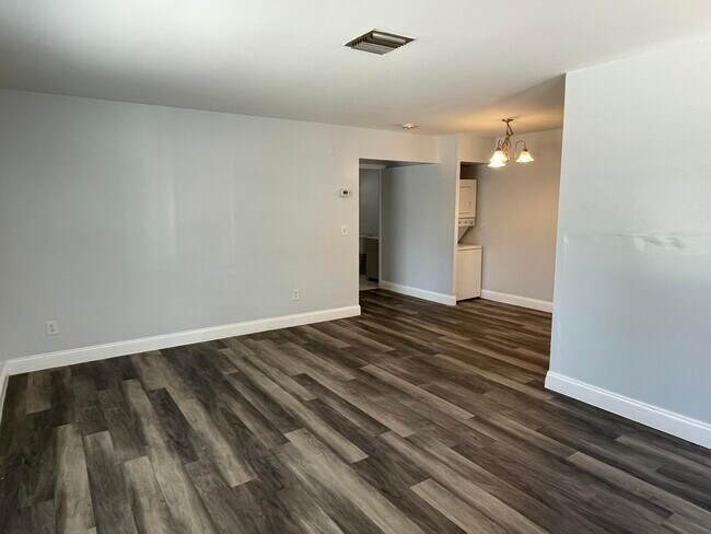 Foto del edificio - 650 S Pine St