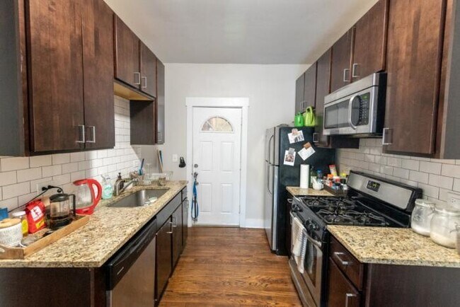 Building Photo - 1 bedroom in CHICAGO IL 60626