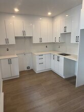 Building Photo - 6353 Av Henri-Julien