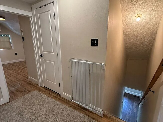 Foto del edificio - This remodeled 3-bedroom, 2-bath home
