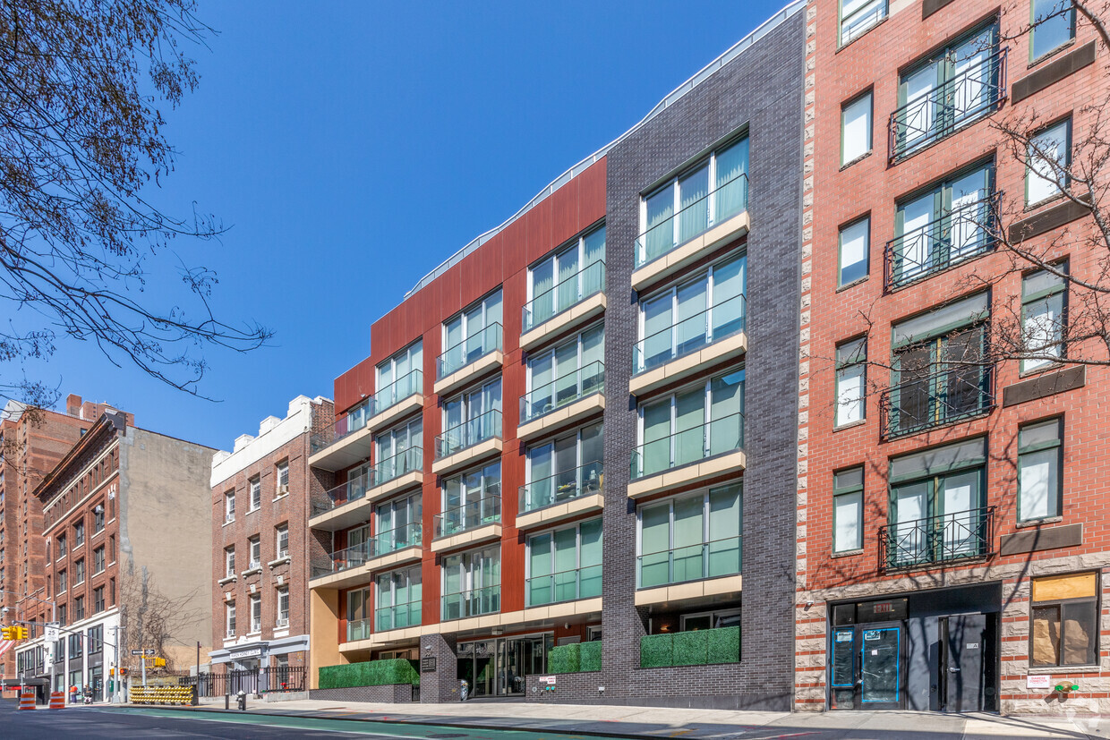 Foto principal - 337 E 62nd St