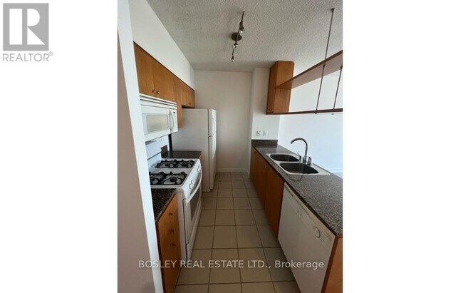 Building Photo - 10-2510 Navy Wharf Ct