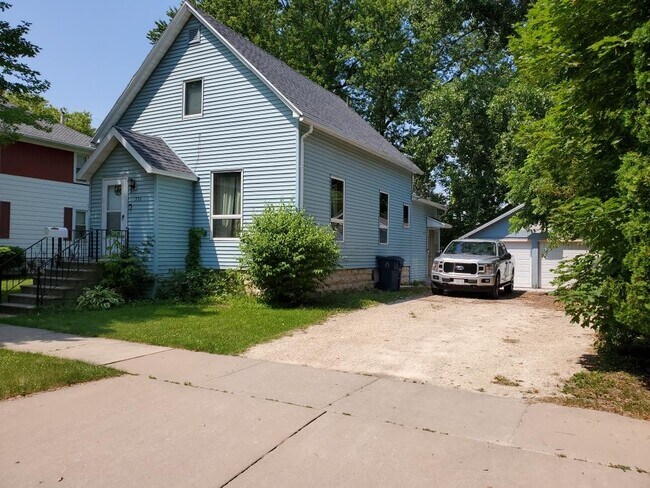 Building Photo - 376 Sherman Street