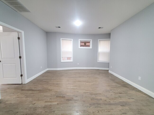 Unit 2 - 233 Bayview Ave