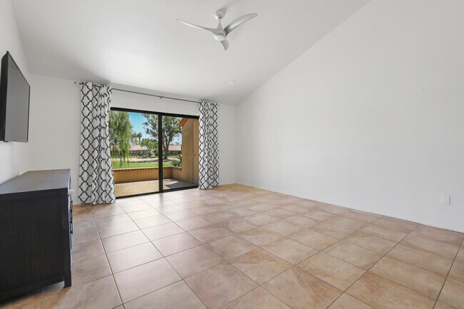 Foto del edificio - 40492 Bay Hill Way