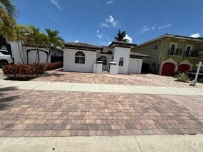 Building Photo - 15564 SW 12th Terrace