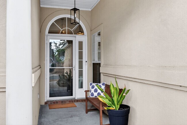 Foto del edificio - 4 bedroom 2 bathroom home in Mainstreet Subdivision - Richmond Hill GA