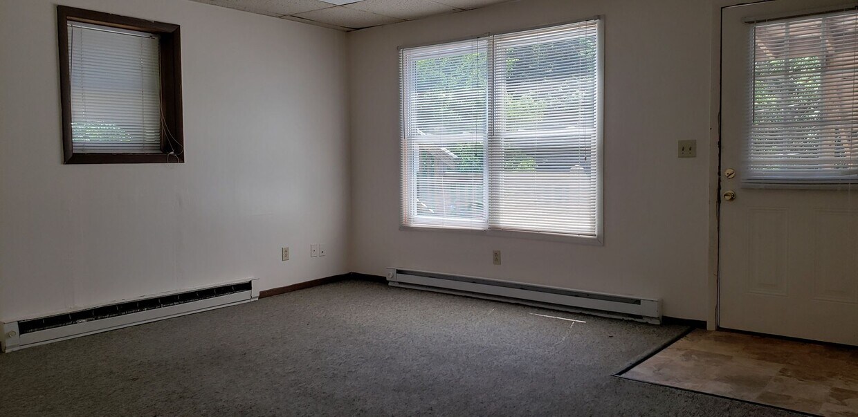 367 Falling Run Rd Unit 367A, WV 26505 Room for Rent in