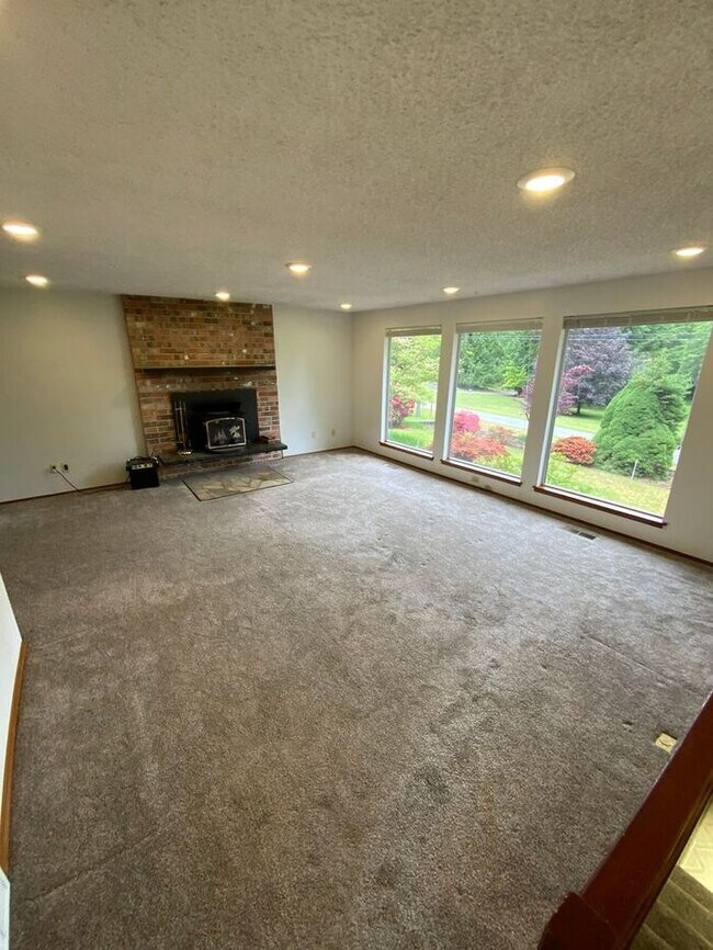 Building Photo - Fox Island home 3bdr 2 bath 2 car gar